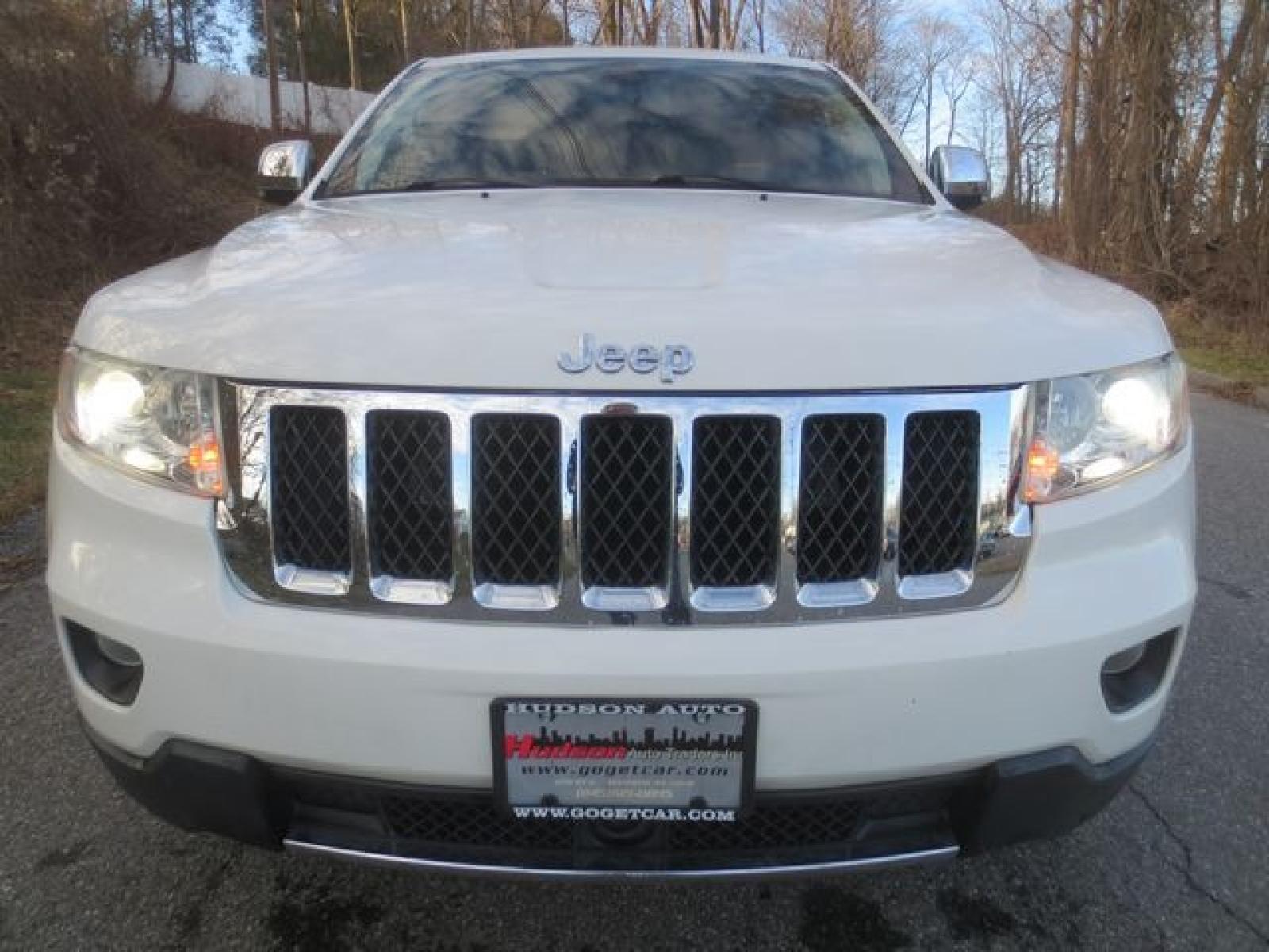 2011 White /Black Jeep Grand Cherokee Overland (1J4RR6GT1BC) with an 5.7L v8 engine, Automatic transmission, located at 270 US Route 6, Mahopac, NY, 10541, (845) 621-0895, 41.349022, -73.755280 - Photo #2
